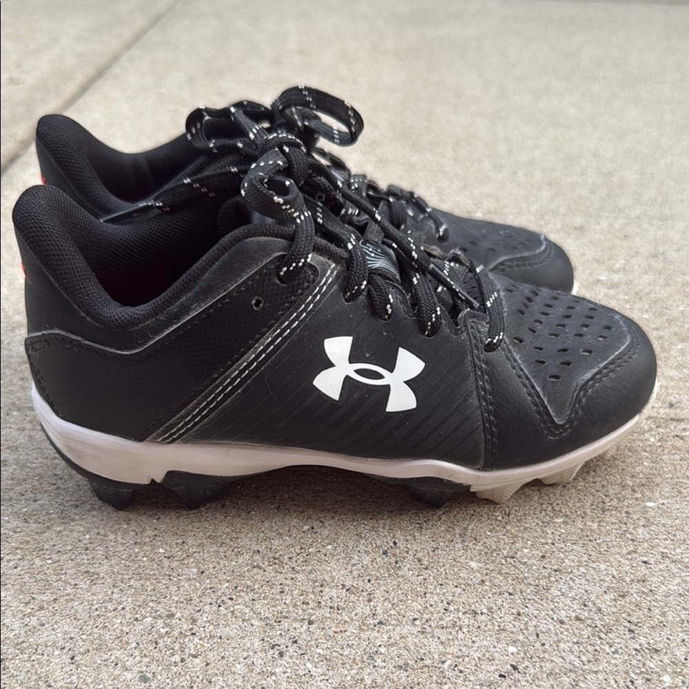 Under Armour Black and White Baseball Cleats